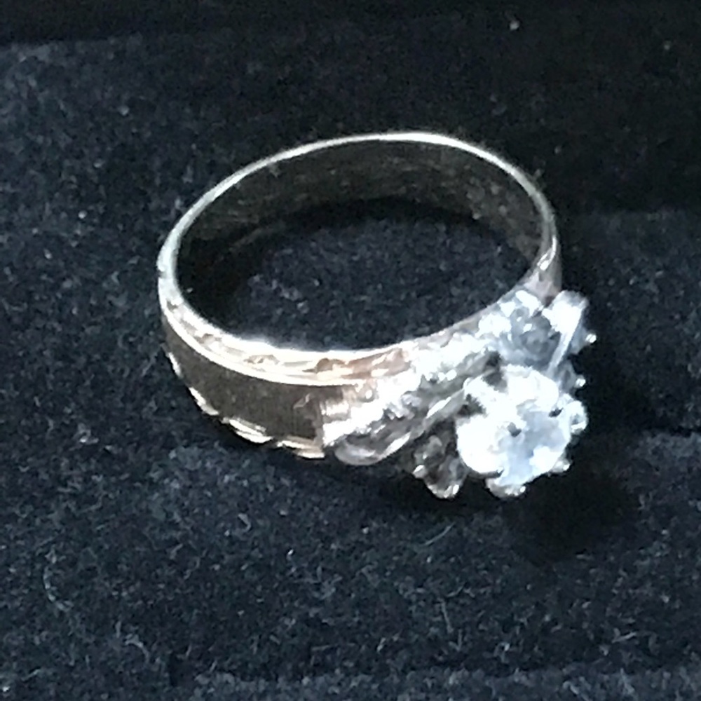 14 k yellow gold ring